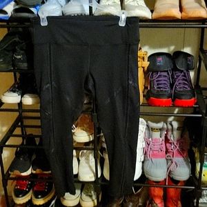 Yogalicious capri black leggings size medium